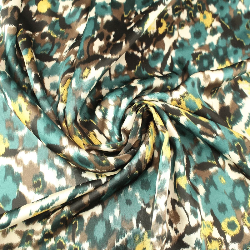 Coupon de Tissu Satin touché soie motif Fleurs Ton Vert