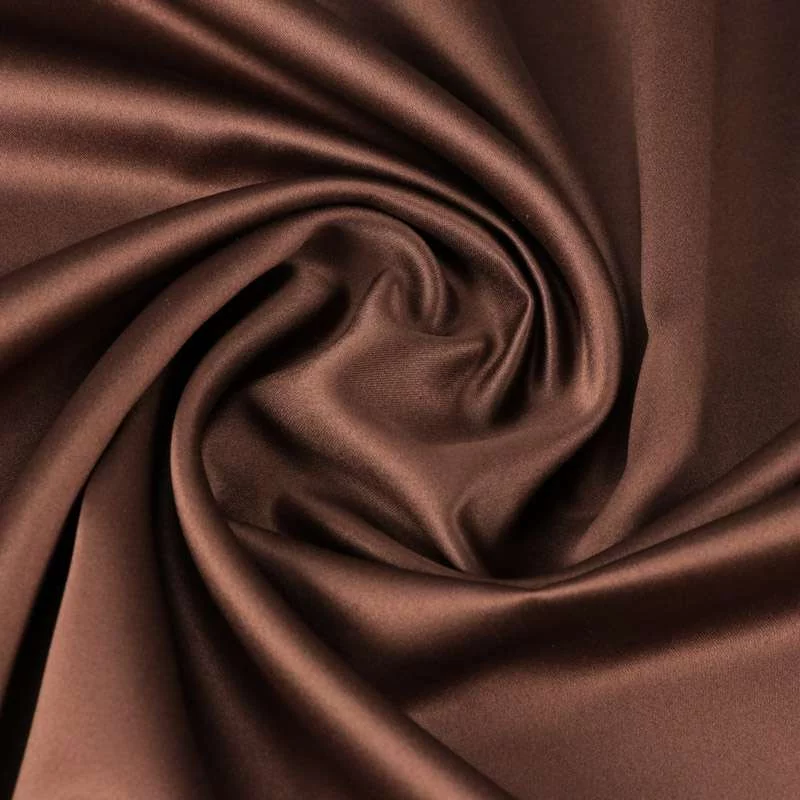 Tissu satin polyester uni marron chocolat toucher peau de pèche vendu au coupon