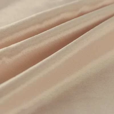 Tissu satin polyester uni pèche vendu au coupon