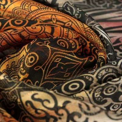 Mousseline Oslo motif arabesque sur fond noir vendu au coupons