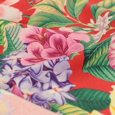 Microfibre Woolpeach Motif Floral Imprimé En France Fond Rouge Vendu Au Coupon