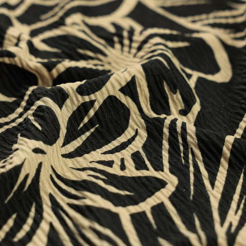 Tissu Jersey Polyester imprimé fleurs feuillage fond noir vendu au coupon