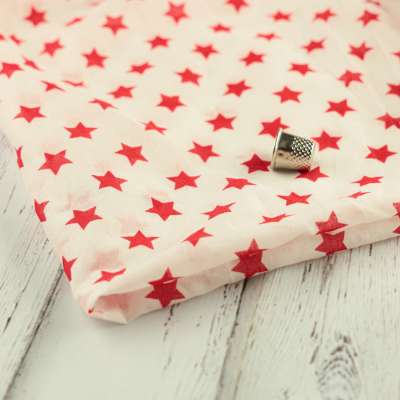 Tissu voile de coton blanc Imprimé étoile rouge vendu au coupon