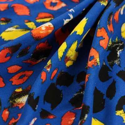 Fibranne viscose bleu royal de haute qualité motif léopard vendu au coupon
