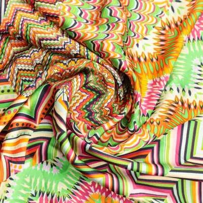 Tissus satin touché soie motif zigzag multicolores multicolore vendu au coupon
