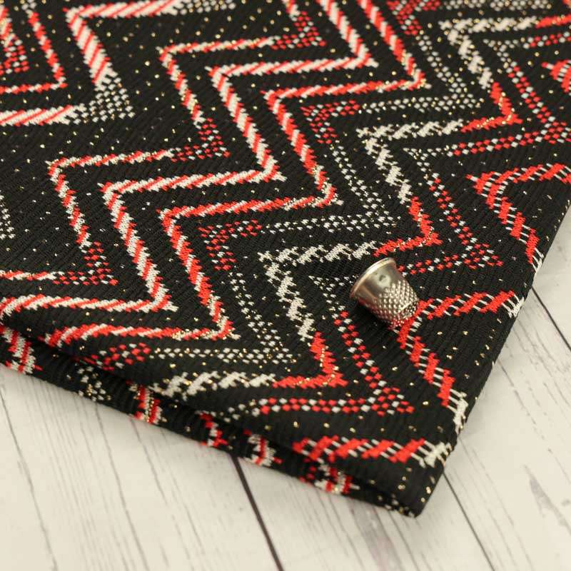 Tissu jacquard missoni sur fond noir vendu au coupon