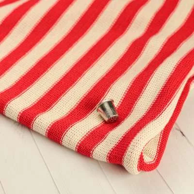 Maille tricot acrylique a rayures rouge et blanc vendu au coupon