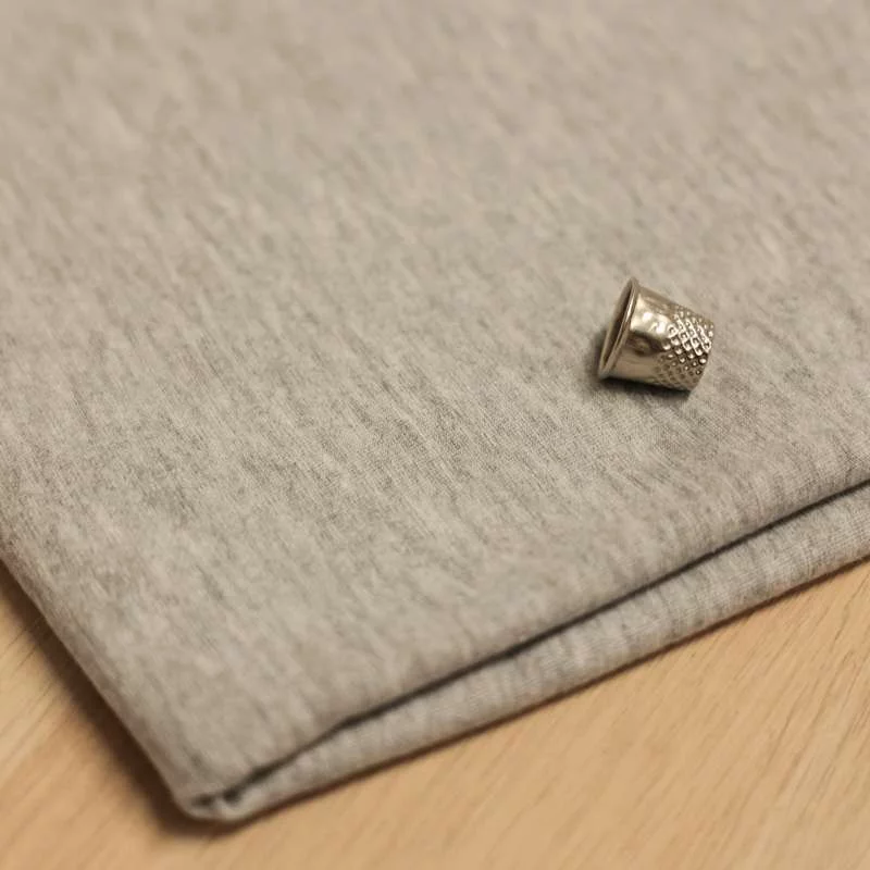 Tissu jersey polyviscose extensible gris clair chiné vendu au coupon