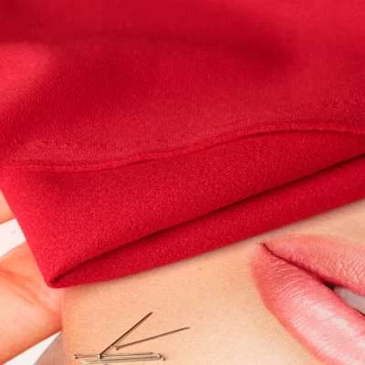 Tissu drap de manteau uni rouge