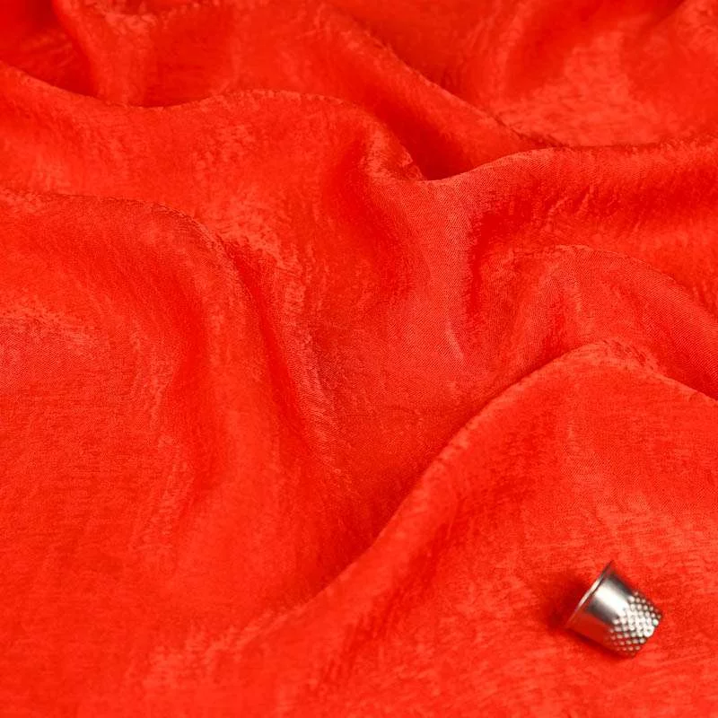 Tissu Satin de Luxe rouge vendu au coupon