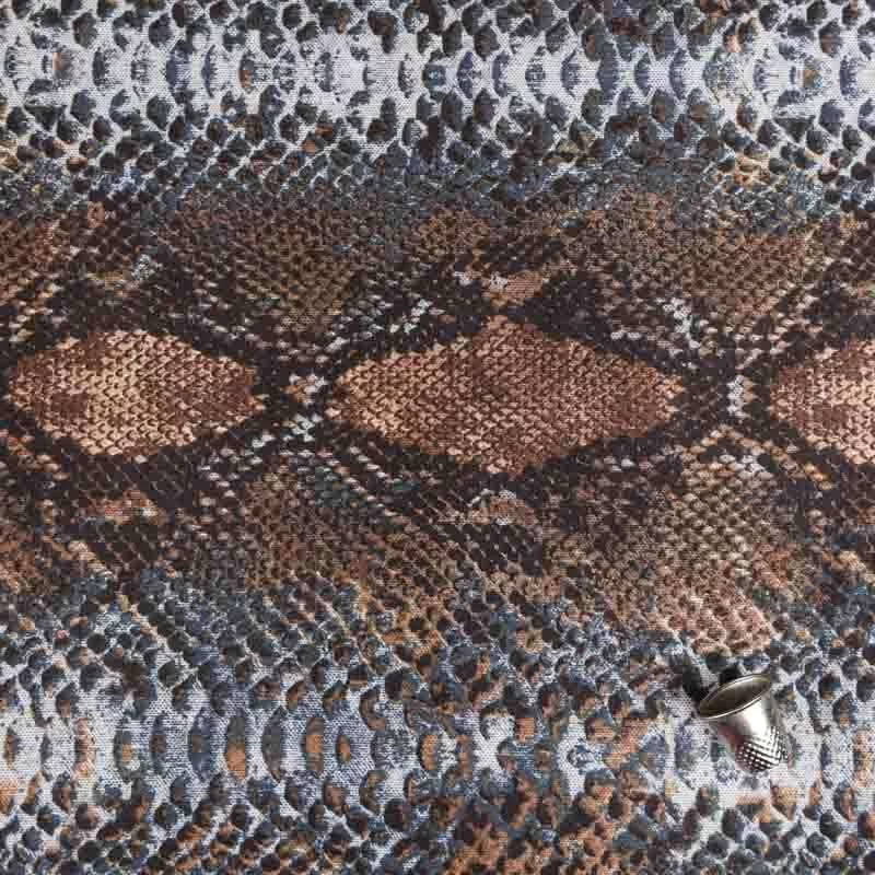 Tissu scuba lourd imprimé peau de serpent taupe vendu au coupon