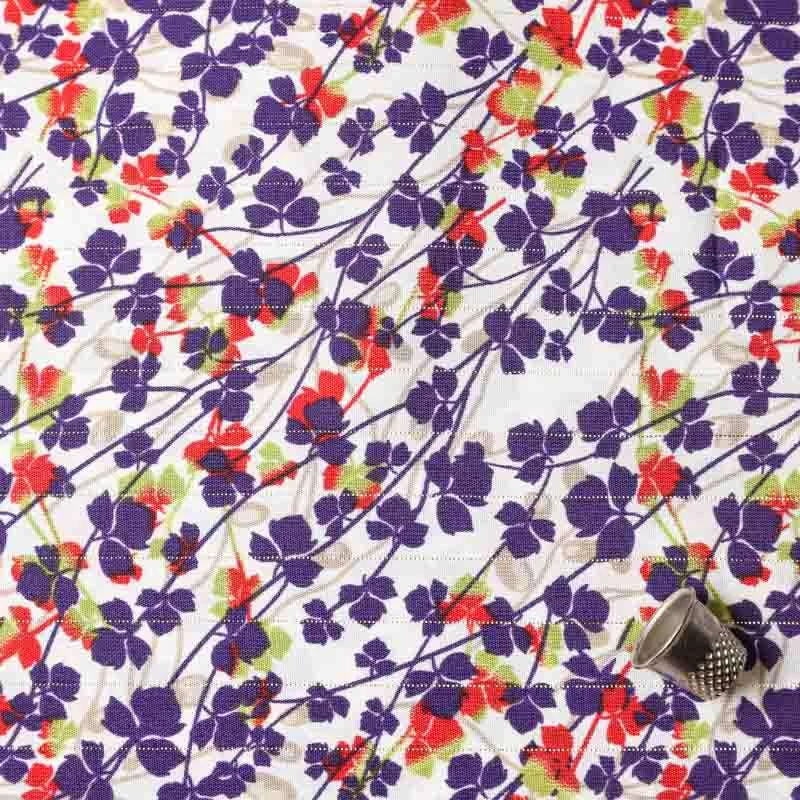 Microfibre Wool peach blanc motif feuilles violet  de trèfle Vendu Au Coupon