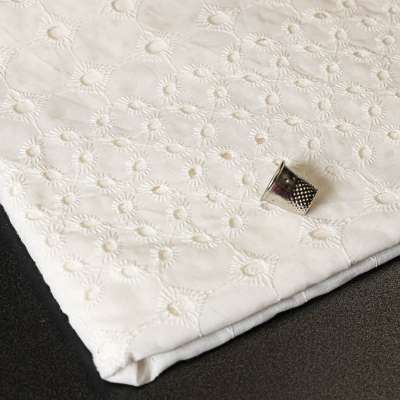 Broderie anglaise Cercle blanc vendu au coupon