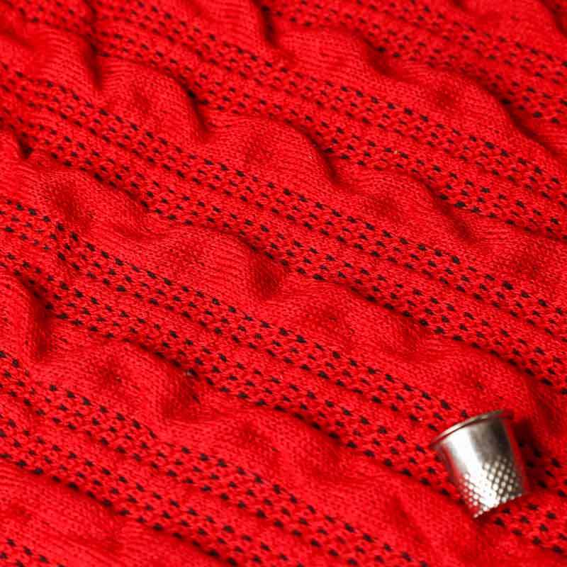 Tissu Maille Tricot Torsades -Rouge Vendu Au Coupon