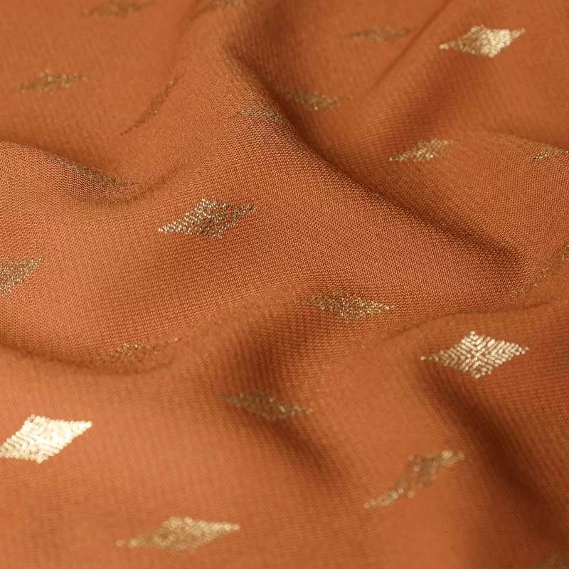 Tissu Microfibre Wool peach Motif Losange Doré Fond Marron Vendu Au Coupon