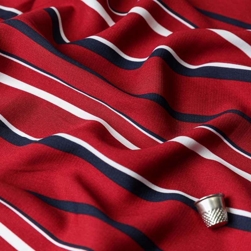 Tissu Microfibre Motif Rayure Fond Rouge Vendu Au Coupon