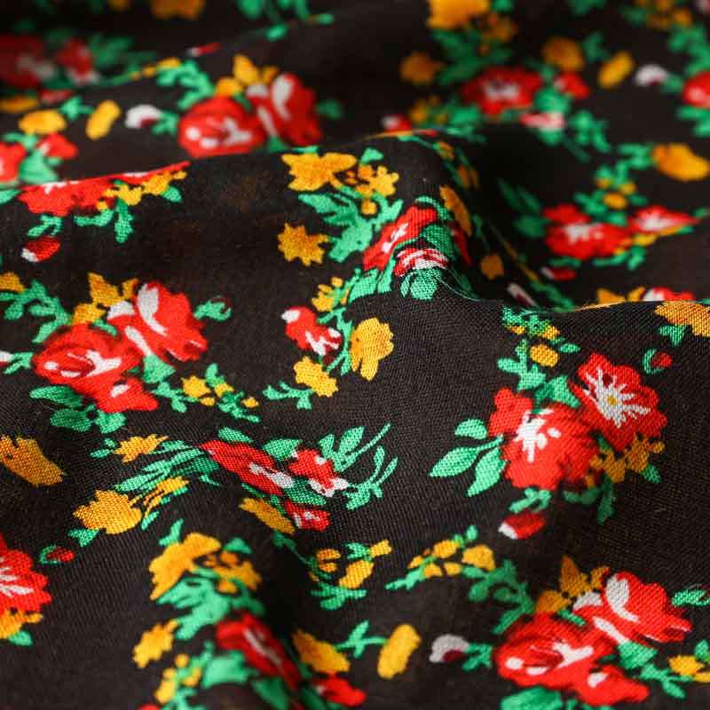 Viscose de fibranne motif bouquet de fleurs rouge sur fond noir vendu au coupon