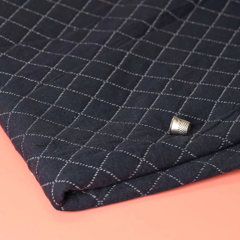 Coupon de tissu en sergé de laine texturé noir 3m x 1,50m