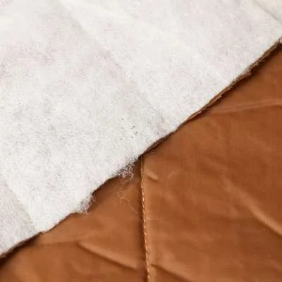 Tissu matelassé ligne horizontale en polyester