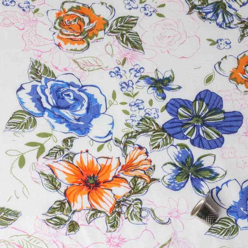 Coupon de tissu en viscose : motifs floraux