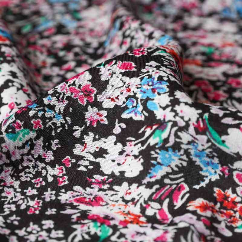 Tissu en viscose à motifs fleuris, top estival