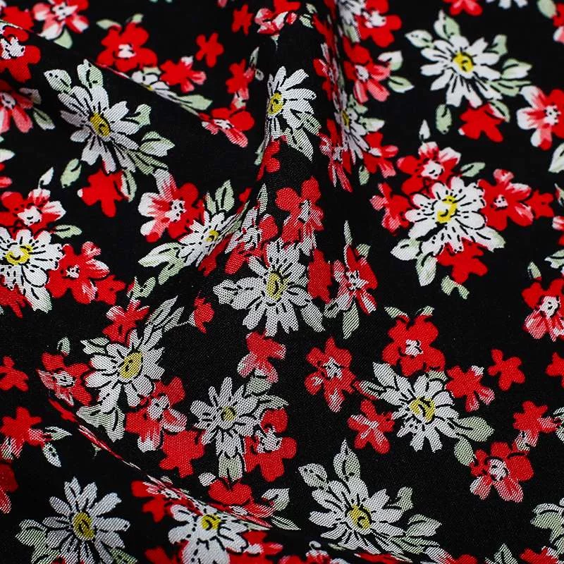 Fibranne viscose noir de haute qualité motif petites fleurs rouge vendu au coupon