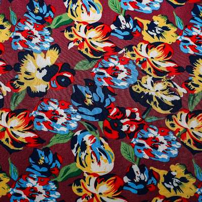 Tissu viscose de haute qualité fond framboise motif floral   pour vêtement fluide