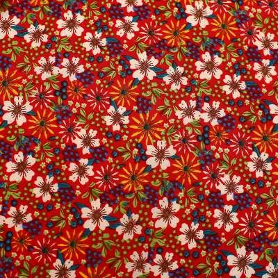 Tissu crêpe de polyester avec des motifs floraux pour créer des tenues magnifiques !