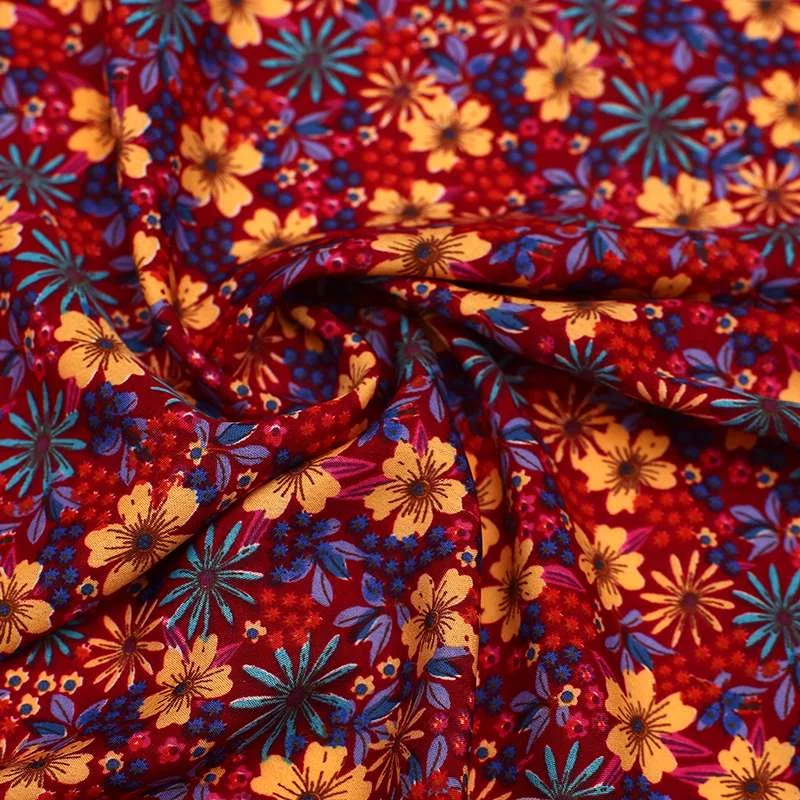 Tissu crêpe de polyester avec des motifs floraux pour des tenues lumineuses et élégantes !