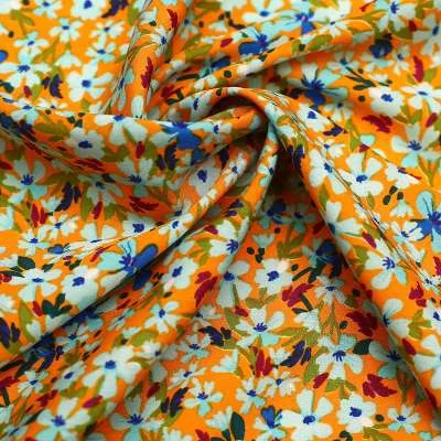Tissu crêpe polyester motifs jasmin pour vos projets créatifs.