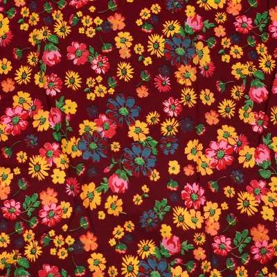 essayez notre tissu de polyester crêpe avec motif de fleurs !