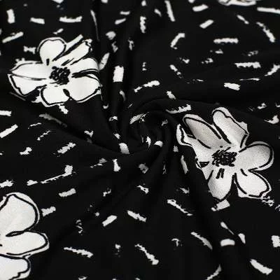 "Tissu maille Crézia noir motif fleuri : Douceur et élégance réunies"