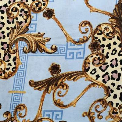 Trouvez le tissu satin idéal avec un motif baroque
