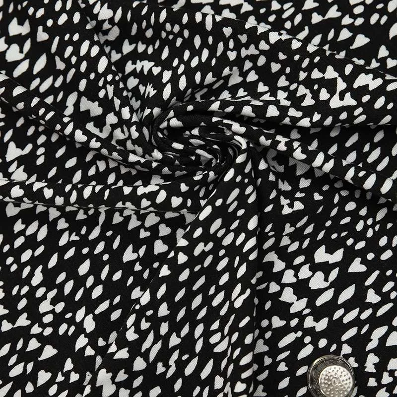Tissu Jersey à Motif de Mini Cœurs sur Fond Noir - Confort Haut de Gamme