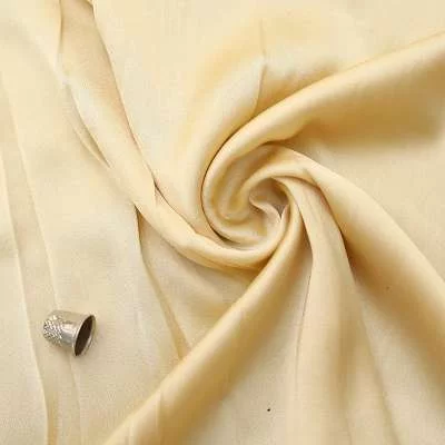 Tissu Satiné Doux et Lumineux : Explorez la Légèreté du Silky