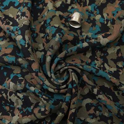 Tissu en Crêpe Bubble Premium : Motif Camouflage Chic et Durable