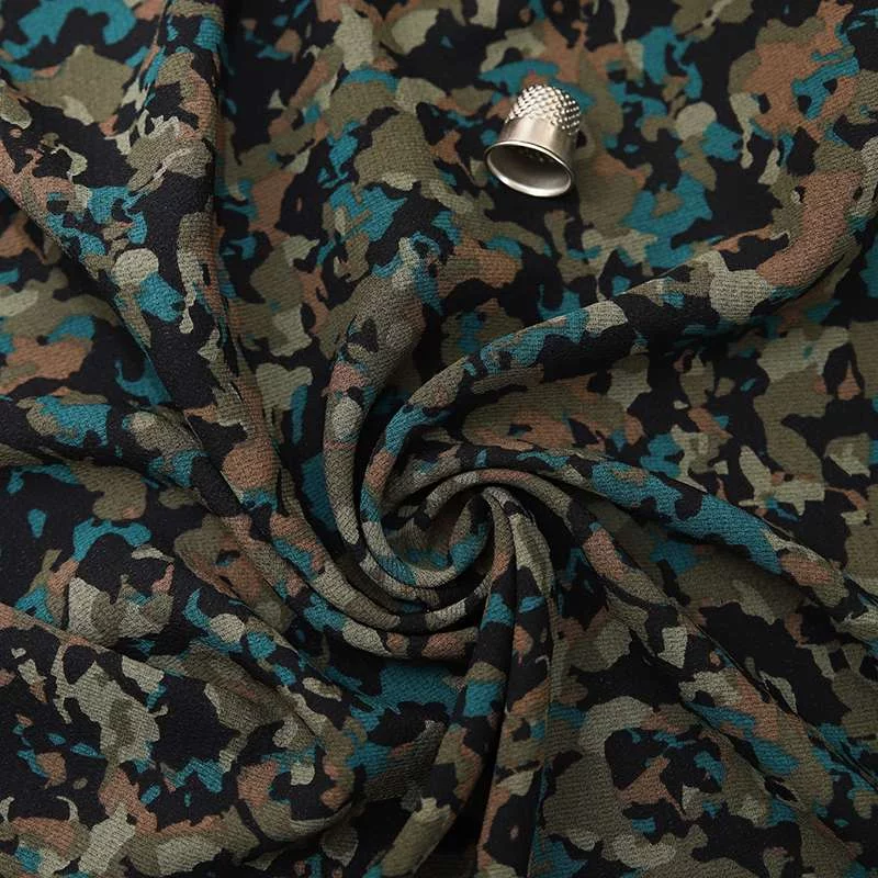 Tissu en Crêpe Bubble Premium : Motif Camouflage Chic et Durable