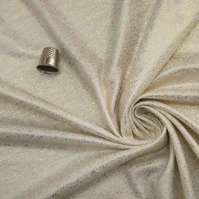 Tissu en Viscose Dorée - L'Éclat de la Couture Créative