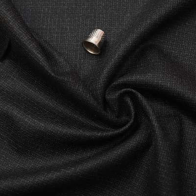 Tissu Noir Chiné pour Costume : L'Art de la Confection