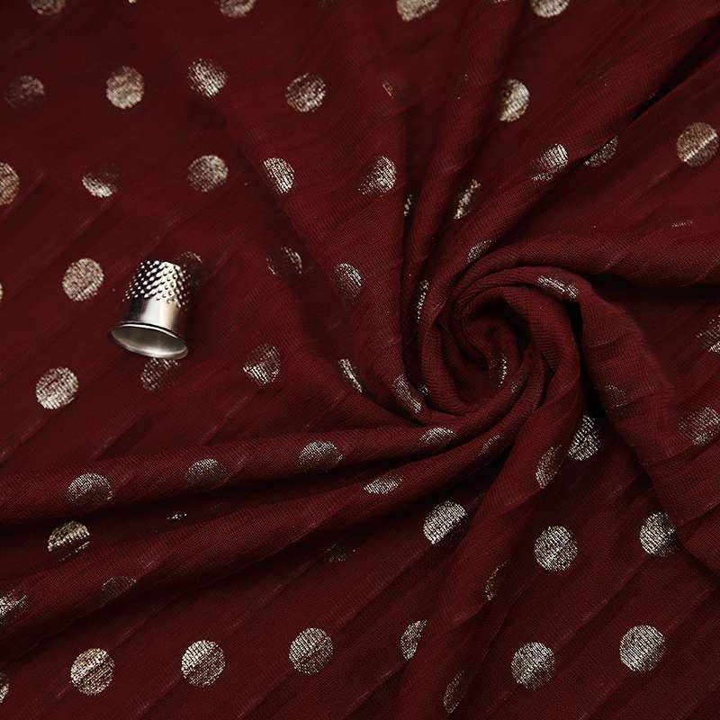 "Tissu Plissé Bordeaux en Polyester : Un Must-Have pour la Mode"