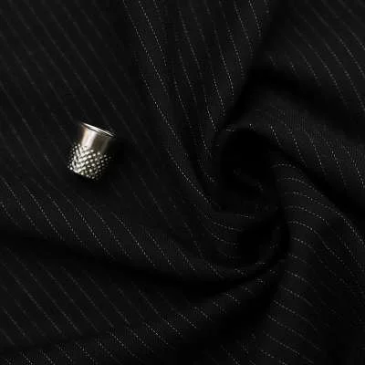 Tissu Lainage Noir Stretch : Le Choix Incontournable des Costumiers