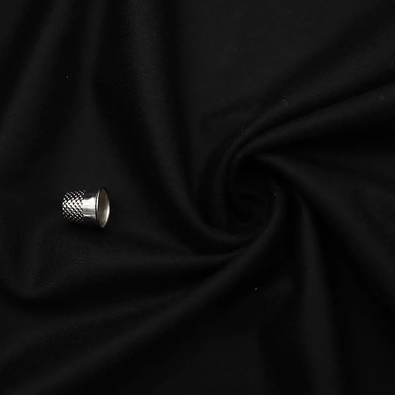 Tissu en Flanelle Noir : La Touche Élégante pour Votre Garde-Robe