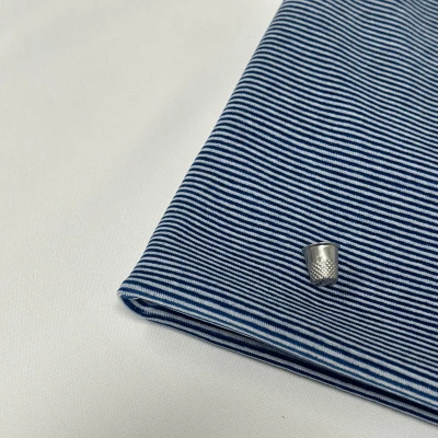 Élevez votre Projet avec notre Tissu Velours Blanc - Bleu Premium