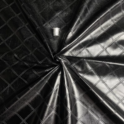 Texture détaillée du tissu vinyle noir carreaux pour couture