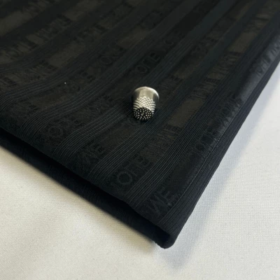 Toile Imprimée Noir - Style Élégant en Tissu