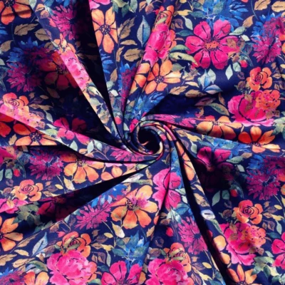 Tissu Sweat Molleton Motif Fleuri Multicolore : Originalité et Confort Réunis