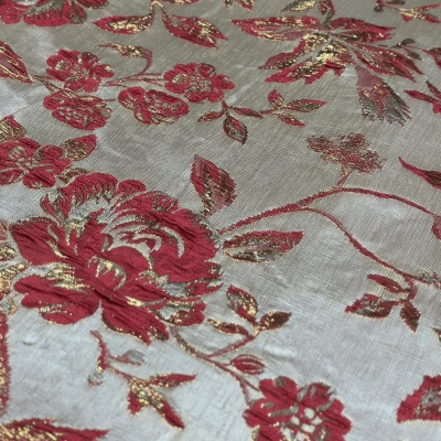 Tissu brocart motifs floraux exquis