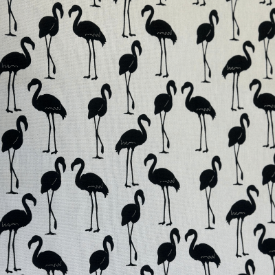 Gabardine de coton légère imprimée avec motif flamant noir délicat pour couture