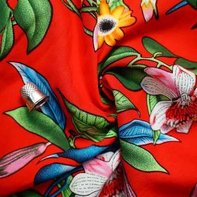 Tissu floral tropical pour couture estivale