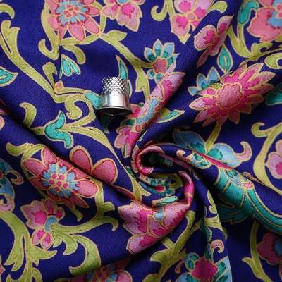 Tissu satiné violet : Pour des créations couture